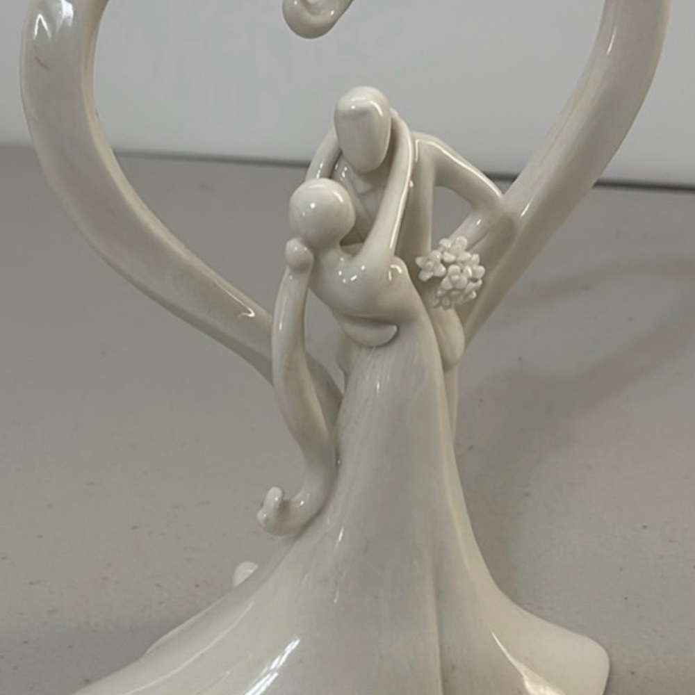 Wilton Ivory Glazed Ceramic Wedding Couple Cake Topper Figurine